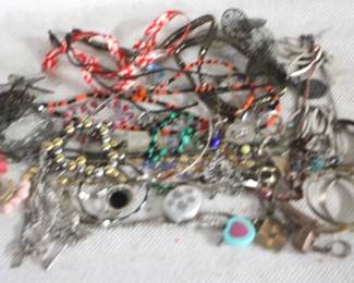 7821 - Lot of Costume Jewelry
