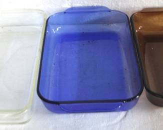 8300 - Lot of 3 Pyrex Dishes
