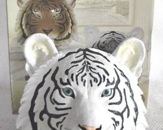 7940 - Tiger Face Sculpture w / Box


