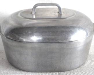 7613 - Wagner Ware Sidney Magnalite 4265 Pot w / Lid 15" x 10" x 8.5"
