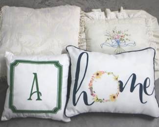 7666 - 4 Throw Pillows
