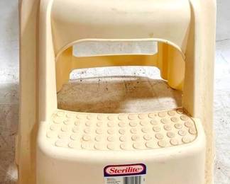 3115 - Sterilite Plastic Step Stool - 16 x 16 x 18
