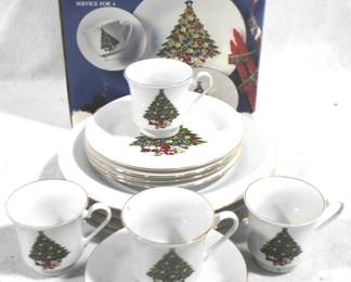 8552 - 16 Piece Set of Christmas China in Box
