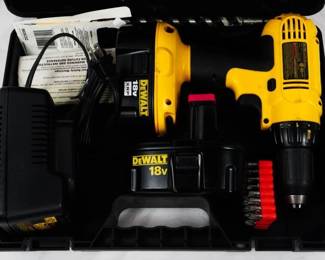 1469 - Dewalt 18V Drill Set in Box You are buying a used as-is electric/electronic item. We do not guarantee all components are present, and if it is not expressly stated, it is untested.
