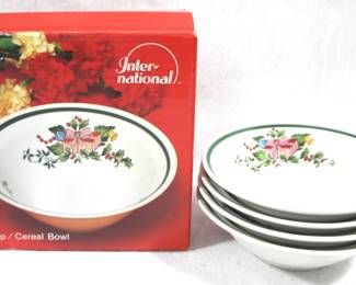 8493 - International Noel Set Soup Bowls in Box
