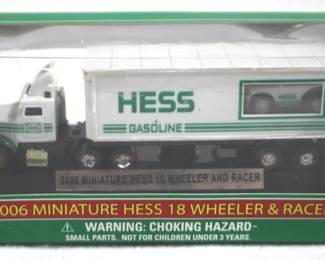 8422 - 2006 Hess Miniature 18 Wheeler & Racer in Box
