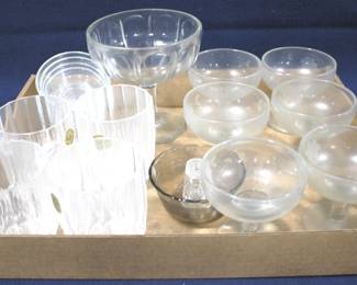 8572 - Lot of Glass Items
