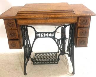 3195 - Vintage Singer Sewing Machine - 29" x 36" x 18" You are buying a used as-is item. We do not guarantee all components are present, and if it is not expressly stated, it is untested.
