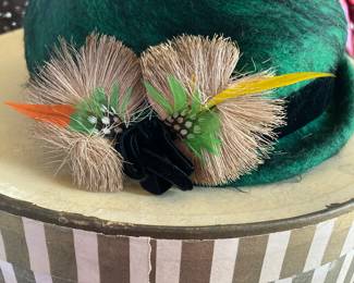 Scalle original feather hat -France