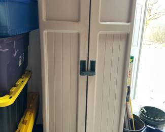 Rubbermaid storage upright 