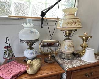 Hurricane Lamps
Antique Brass Banker’s Lamp 