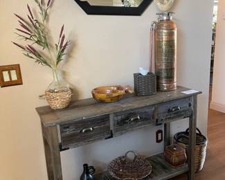 Entry way piece 