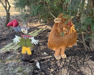 The lion and scarecrow