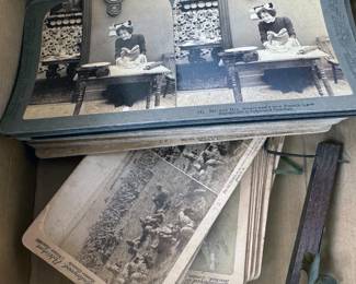 Vintage keystone stereoscope with cards