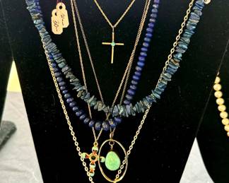 Assorted jewelry