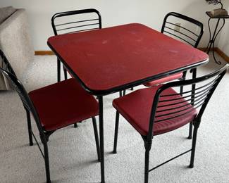 Cos o Folding Table and Chairs