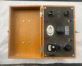 Vintage indicator Leeds and Northrup Co galvanometer potentiometer 8667 with case.