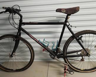 Specialized Stump Jumper bike