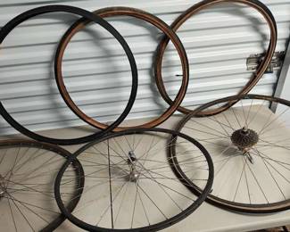 Group of three tires and three rims 