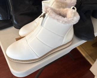 White Mountain Shoes Tamarin Puffer Ankle