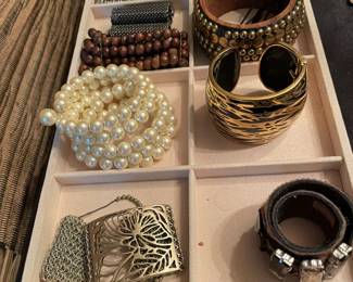 bracelets 