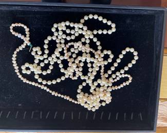 pearl necklaces 