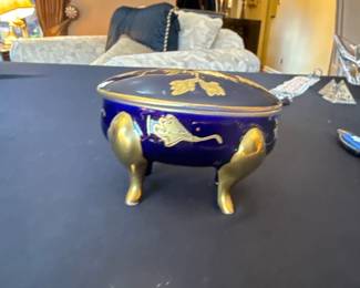 JL Menau Graf Von Henneberg Echt Kobalt Footed Trinket Box 