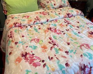 Full Size Bed - Floral Bedding 