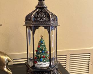 Christmas Snow Globe Lantern 