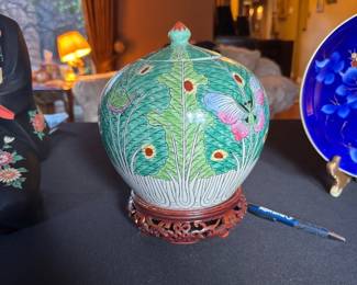 Chinese Tongzhi Cabbage Leaf Lidded Ginger Jar