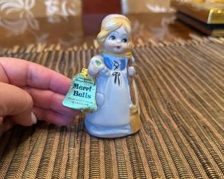 1978 Jasco Merri Bell Porcelain Cinderella Girl with Broom Bell 