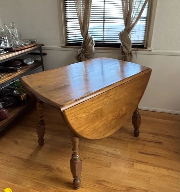 amazing solid wood table. Comes with two leaves. Can be used as a table for 2, 4, 6, 8, etc.