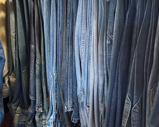 Vintage wrangler and Levi’s jeans 36/32 to 34/30