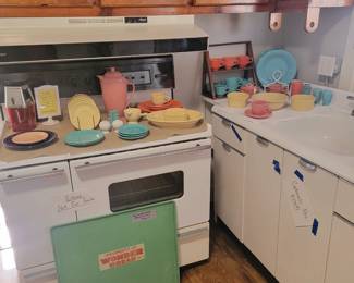 Fiestaware and 1962 Wonder Bread Speed Rack Tray