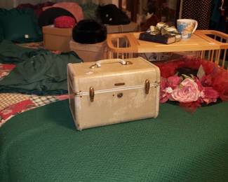 Vintage Hats
Bed Tray