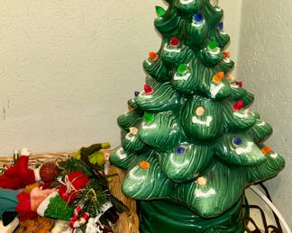 Vintage ceramic Christmas tree- works great