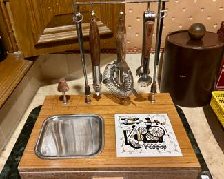 Very neat vintage complete picnic bartender 