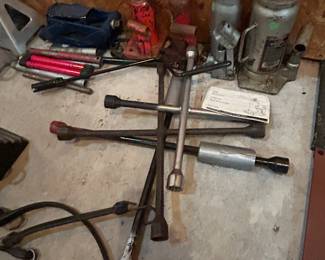Four Ways and bottle jacks
