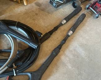 Pressure washer hoses and sprayers