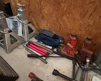 Floor jacks