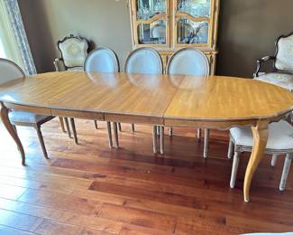 Ethan Allen Dining table (chairs not for sale)