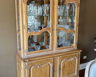 Ethan Allen Dining hutch ~