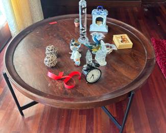 Knick knacks and coffee table 
