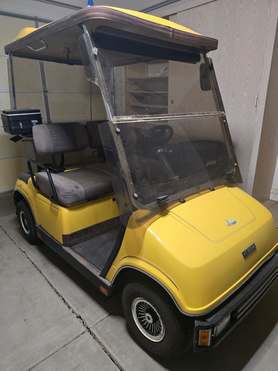 2006 Yamaha Golf Cart with 2 year old batteries.  Charger included!