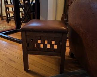 LR foot stool