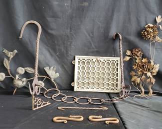 Lot # : 736 - Group of iron wall sculptures
