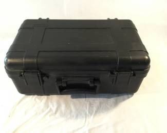 Lot # : 451f - Tundra Underwater Kinetics equipment/camera case
