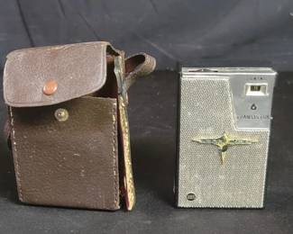 Lot # : 636 - Vintage battery operated portable radio
