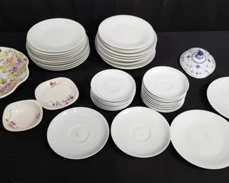 Lot # : 507 - Group of porcelain plates, saucers, bowl, etc.
