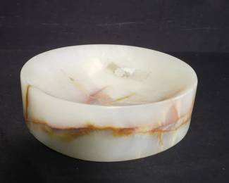 Lot # : 120 - Onyx ashtray
